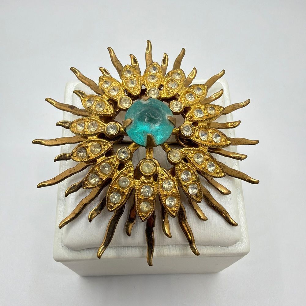 ~2.85" Vintage Brass/Antique gold tone brooch/pin with 11mm‎ green glass center!